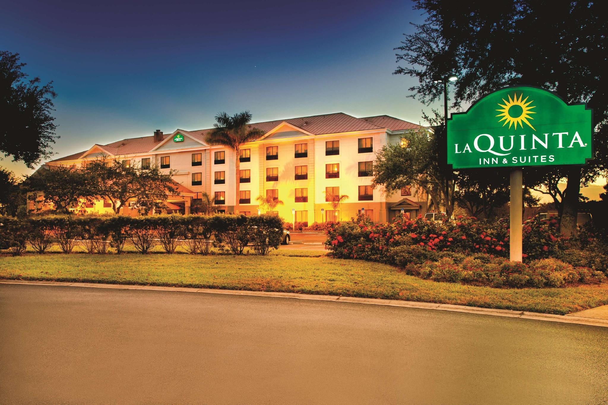 La Quinta By Wyndham Bonita Springs Naples North Hotel Exterior foto