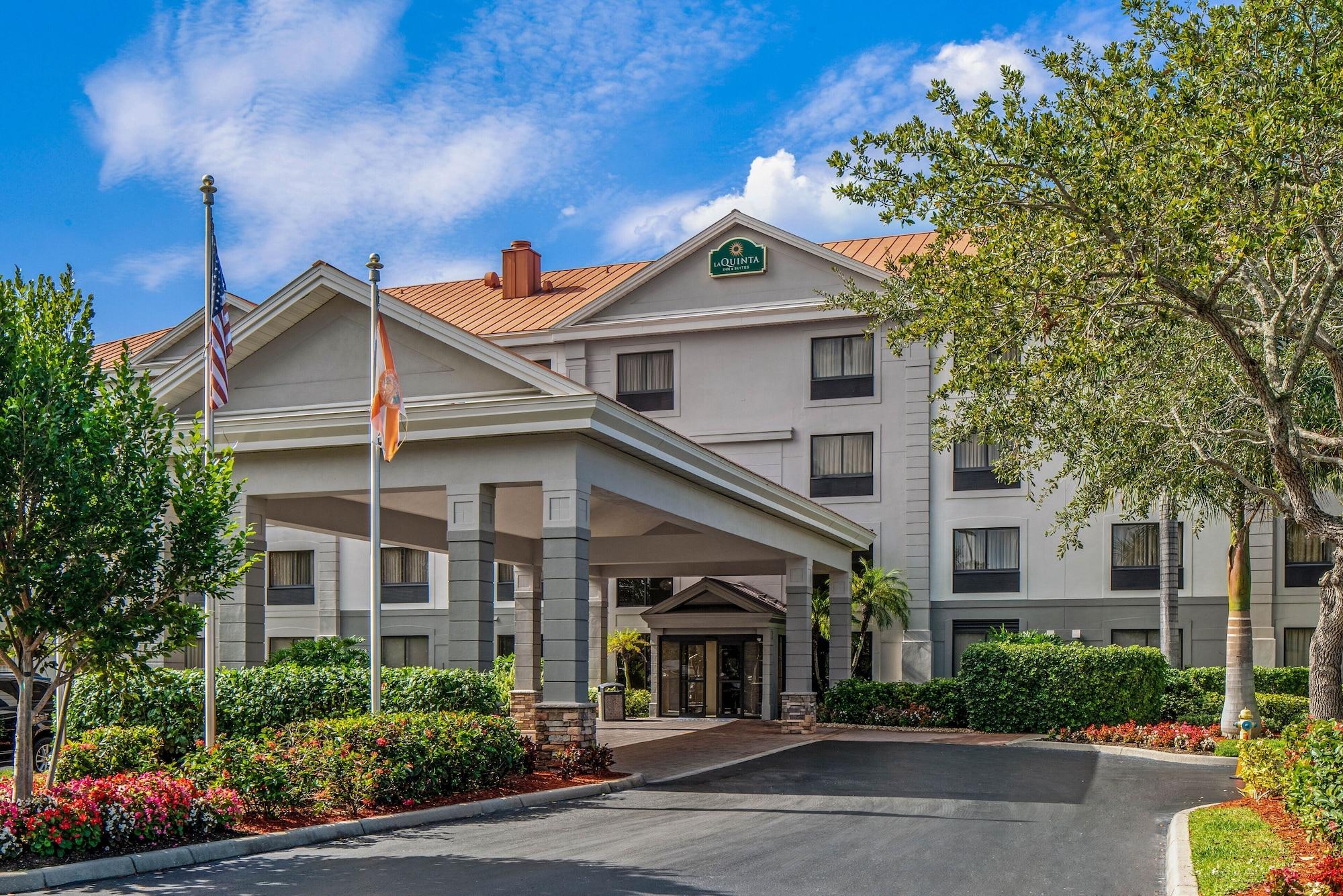 La Quinta By Wyndham Bonita Springs Naples North Hotel Exterior foto