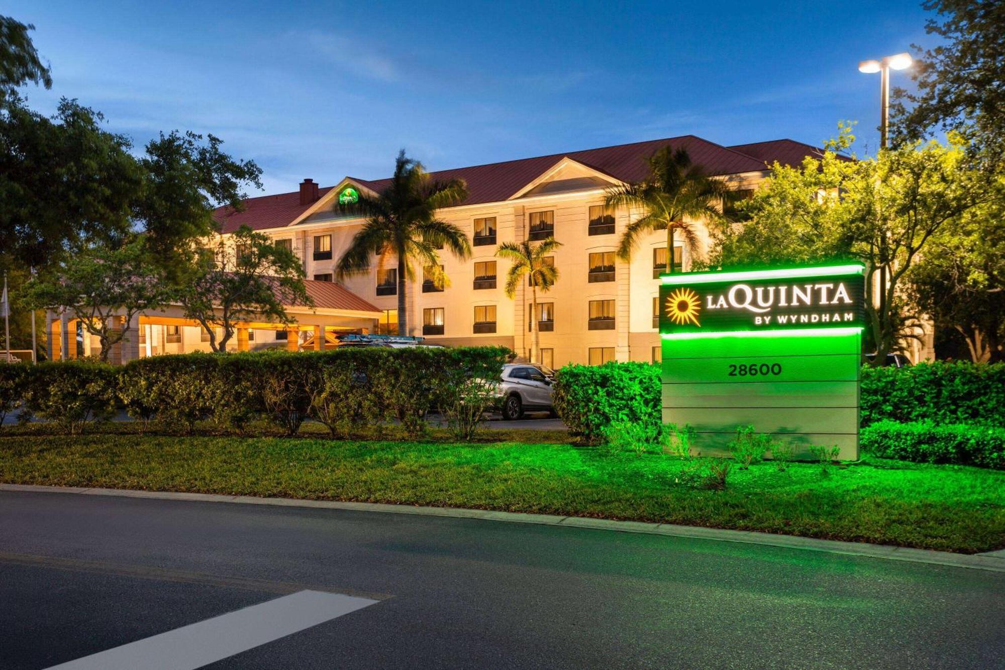 La Quinta By Wyndham Bonita Springs Naples North Hotel Exterior foto