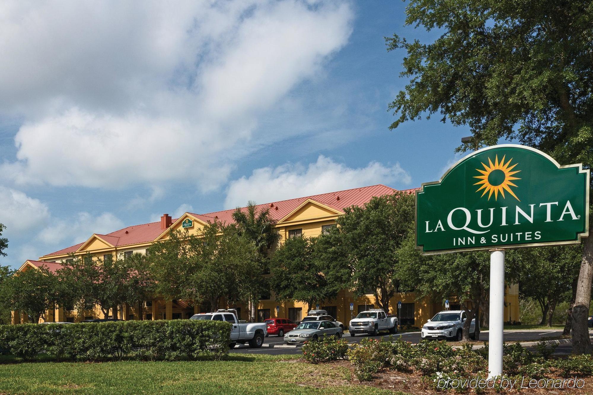 La Quinta By Wyndham Bonita Springs Naples North Hotel Exterior foto