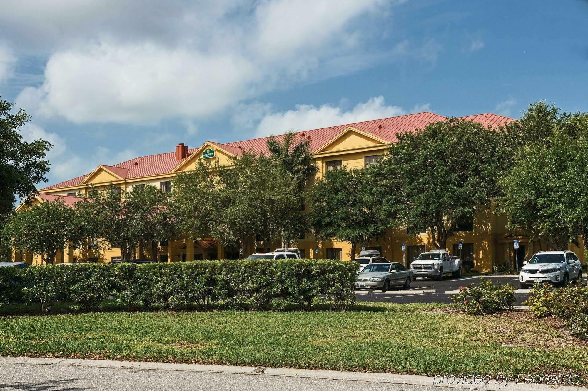 La Quinta By Wyndham Bonita Springs Naples North Hotel Exterior foto